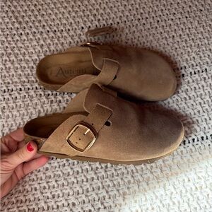 Boston clog with Gold Buckle